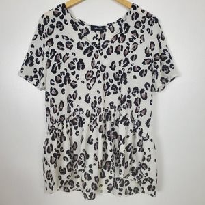 Fabrik leopard cheetah print short sleeved blouse slit back large